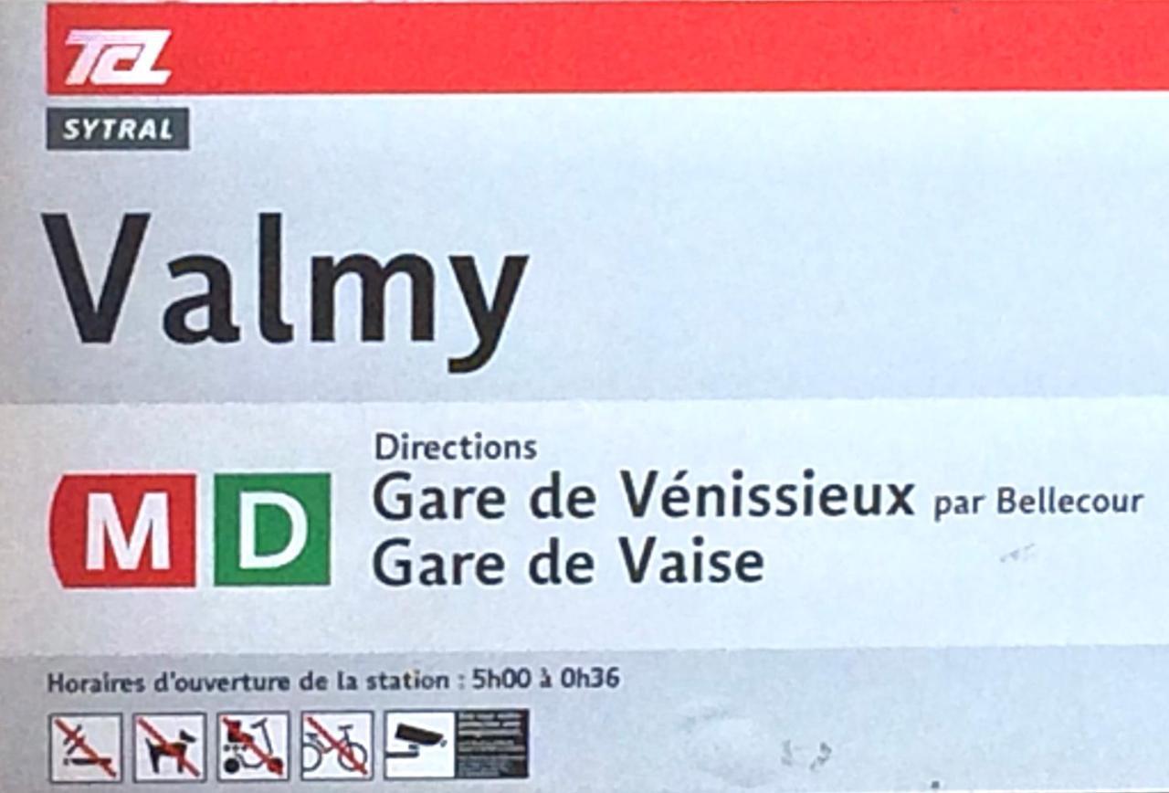 Le 9Eme- Metro Valmy-Homalyon Apartment Bagian luar foto